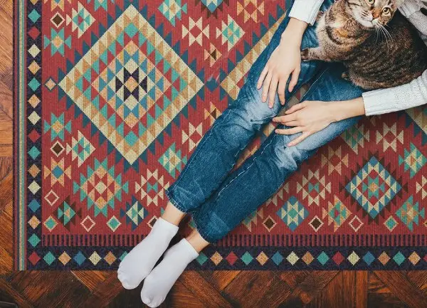 Módne vinylový koberec Retro farebné trojuholníky