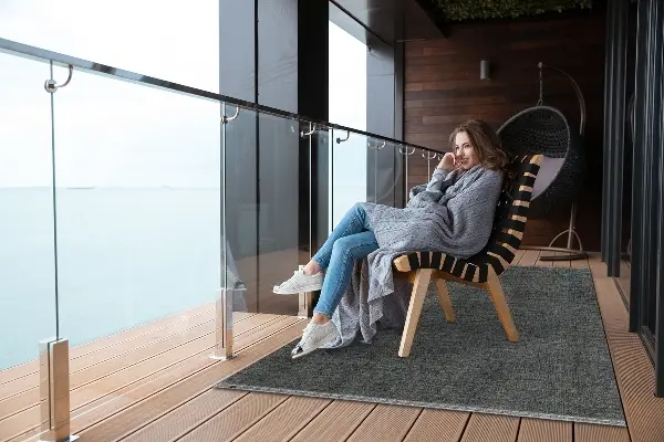 Moderné Koberec na balkóne tmavý kameň