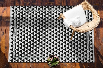 Moderné koberec na terasu Čierne a biele trojuholníky