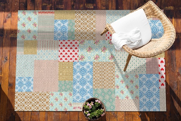 Krásny vonkajšie koberec Patchwork rôznych kusov