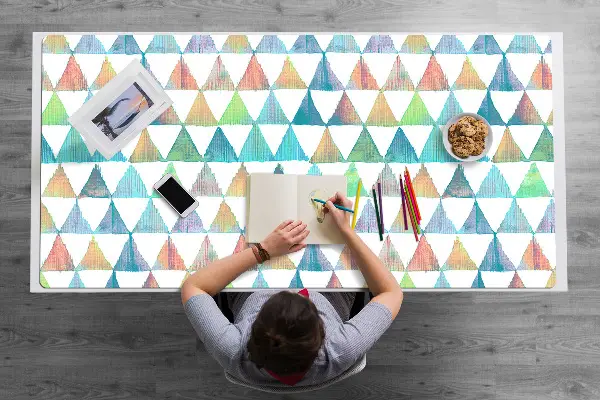 Ochranná podložka na stôl geometrické trojuholníky
