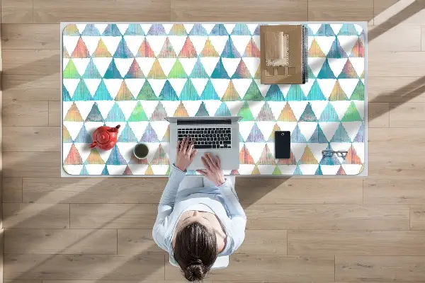 Ochranná podložka na stôl geometrické trojuholníky