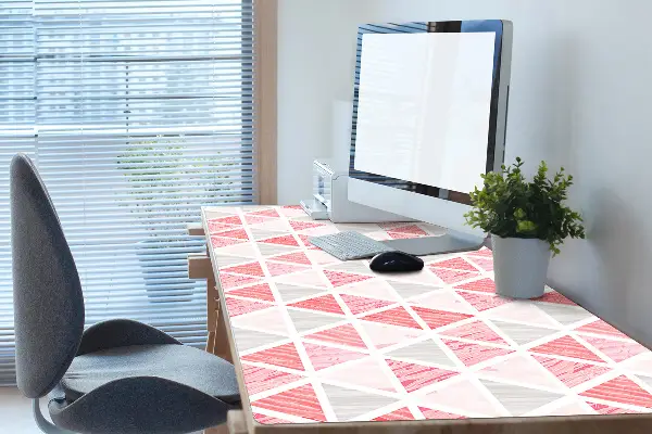 Pracovná podložka s obrázkom ružové trojuholníky