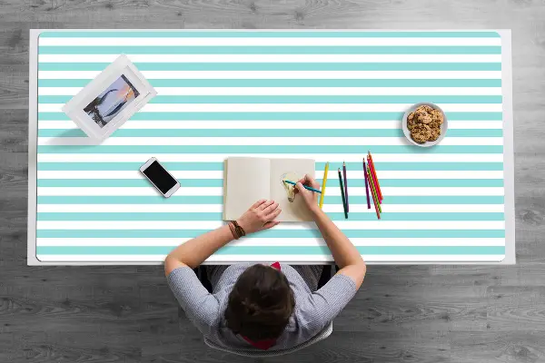 Ochranná podložka na stôl minimalistické línie