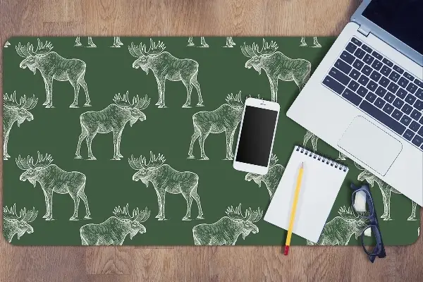 Ochranná podložka na stôl Elk na zelenom pozadí