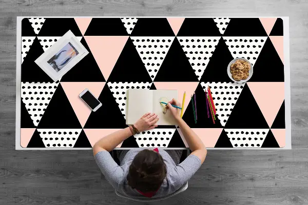Ochranná podložka na stôl geometrické trojuholníky