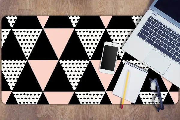 Ochranná podložka na stôl geometrické trojuholníky