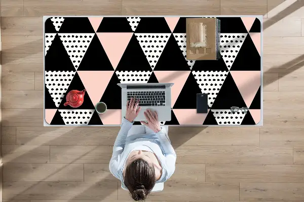 Ochranná podložka na stôl geometrické trojuholníky